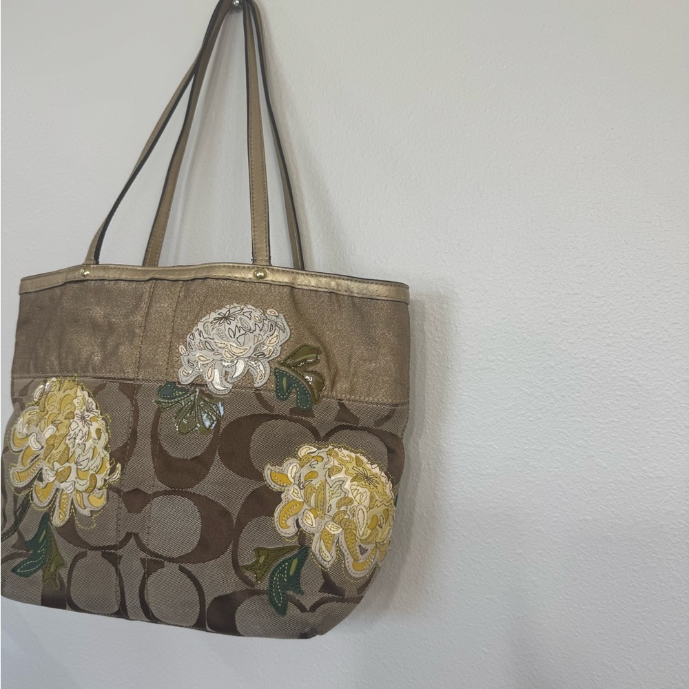 Coach Chrysanthemum or Peony Appliqué bag - Picture 5 of 15